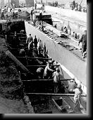 KL Auschwitz II-Birkenau. Prisoners laboring. SS photograph, 1943. * 760 x 987 * (78KB)